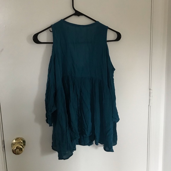 Cold Shoulder Top - Picture 2 of 5